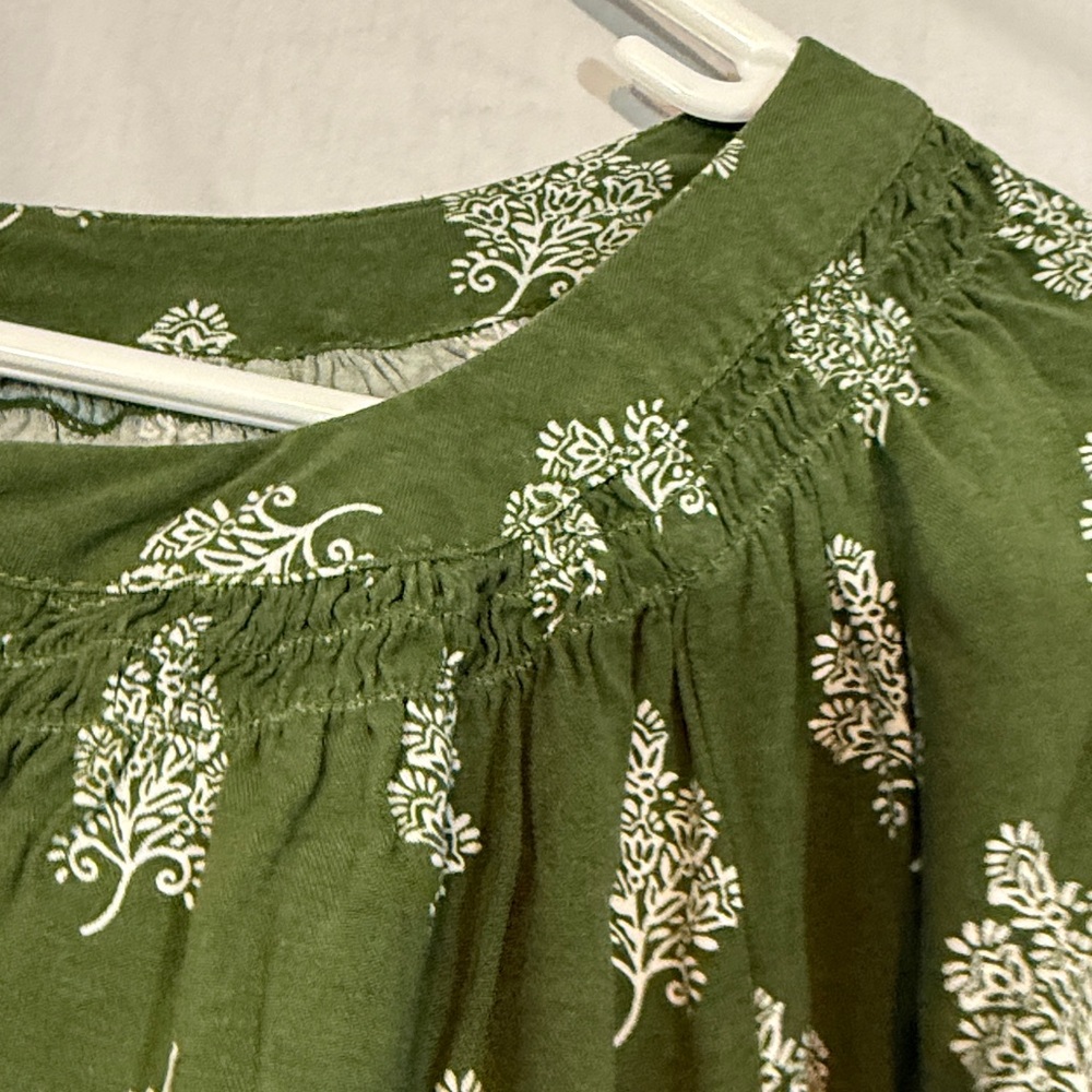 Crown & Ivy Green Floral Women's Top - Picture 5 of 7